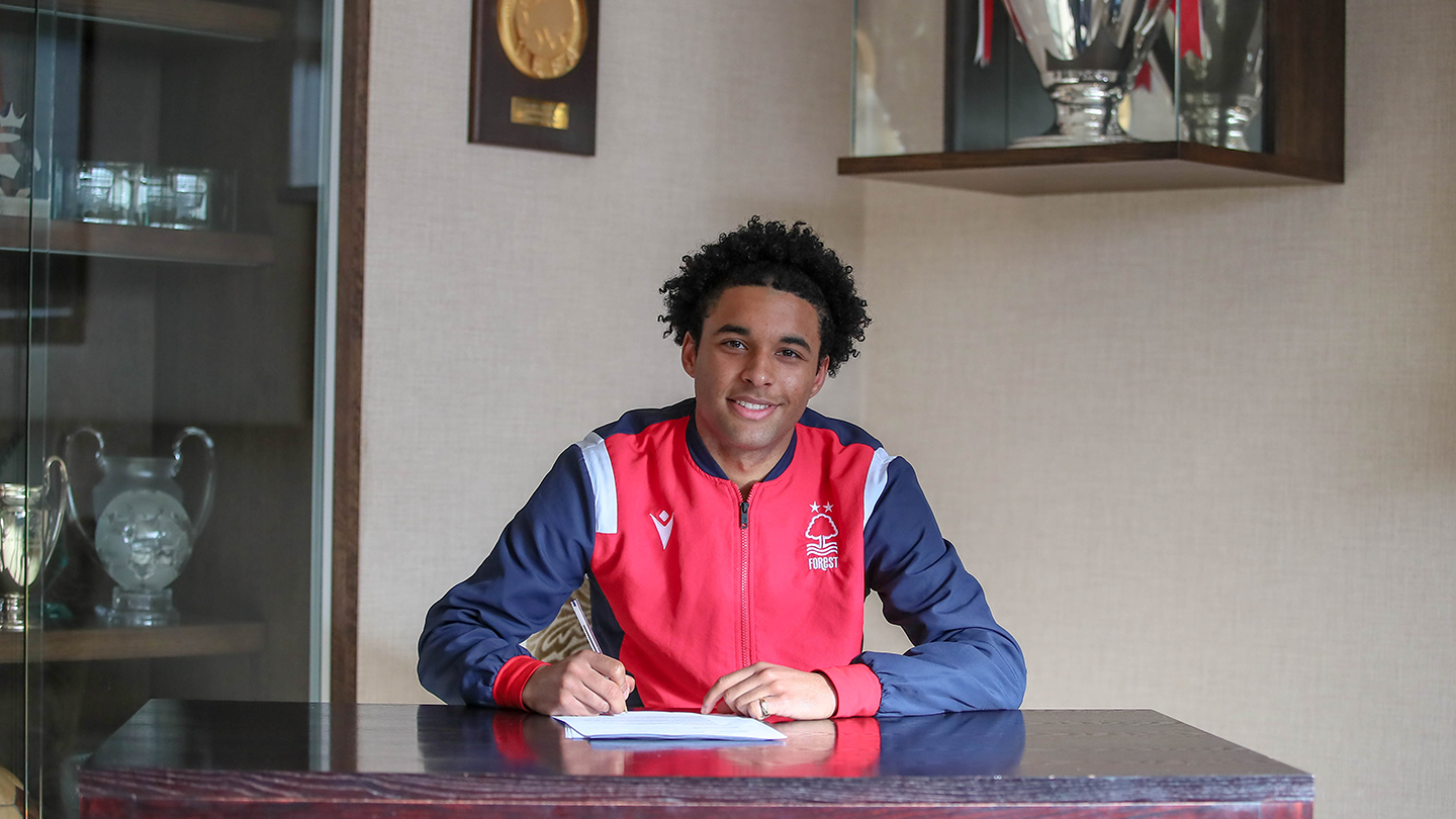 Gibson-Hammond signs first professional contract