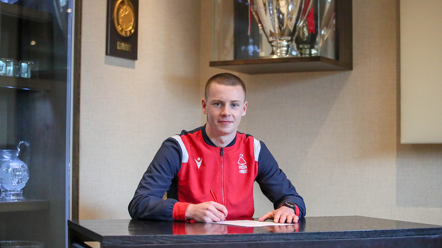 McDonnell pens first professional contract