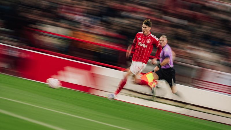 2-2 战平曼联！诺丁汉森林主场逆转后遭绝平，吉布斯 - 怀特、萨沃纳建功