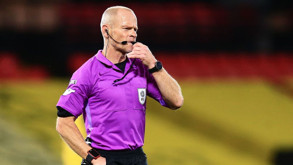 Referee Andy Woolmer.jpg Referee Andy Woolmer