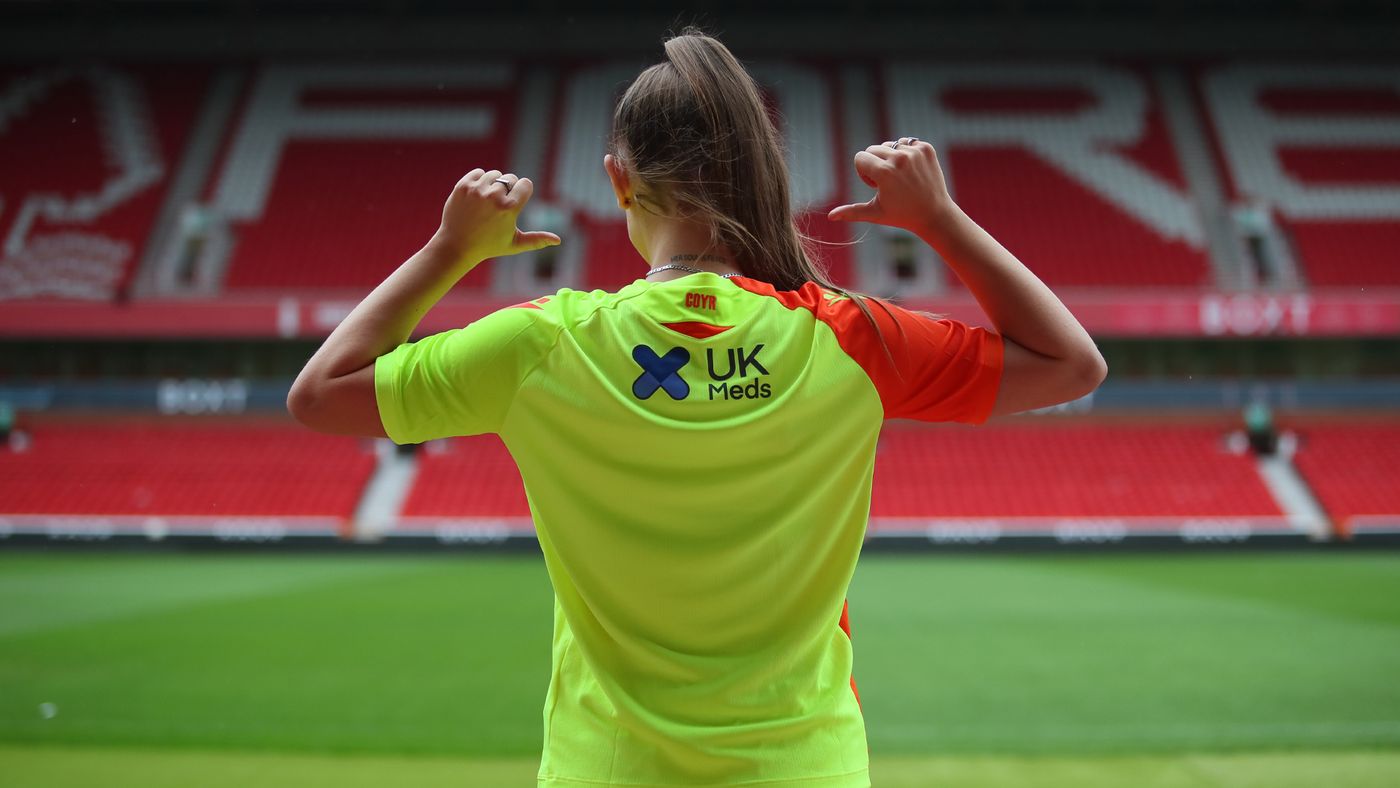 Nottingham Forest unveil third kit - BBC Sport